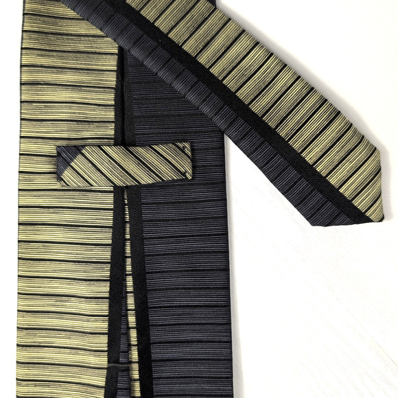 JHANE BARNES Platinum Mens 100% Silk tie JAPAN Geometric Black/Gold 58.50 x 3.75 - Picture 8 of 10